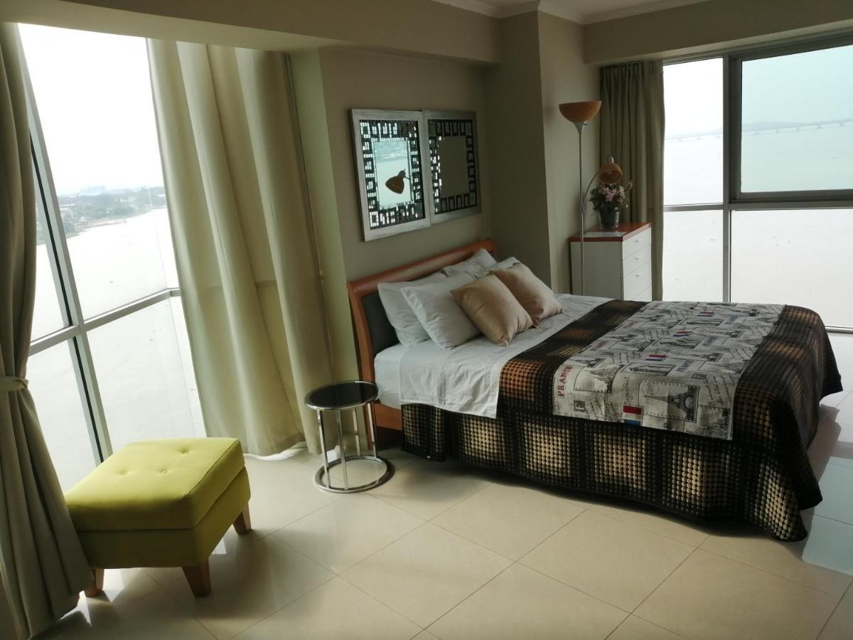Puerto Santa Ana Suites Guayaquil Esterno foto