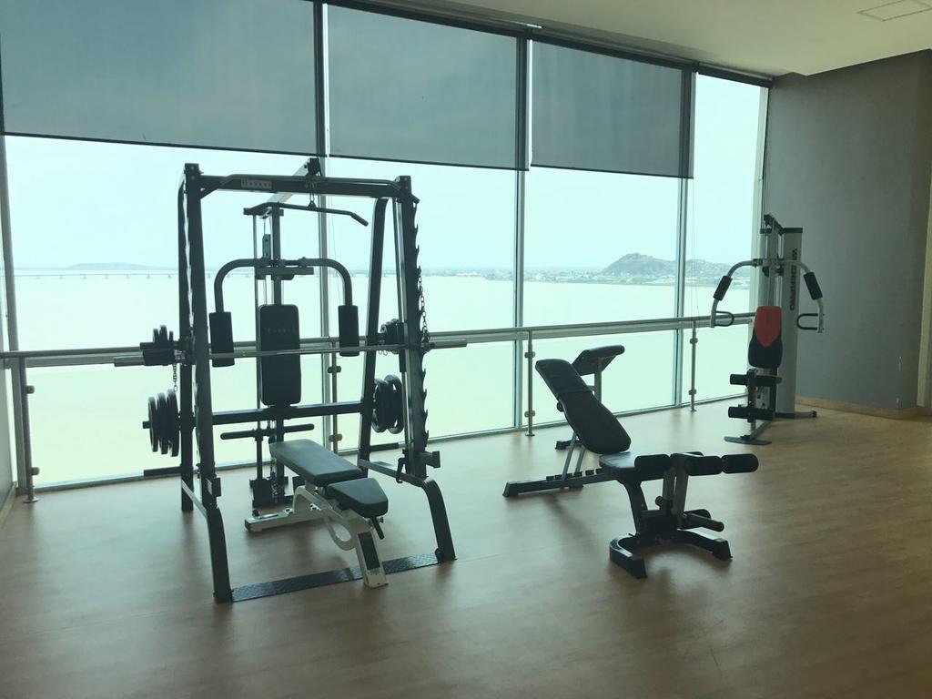 Puerto Santa Ana Suites Guayaquil Esterno foto